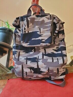 Emiliano Ponzi Mandarina Duck Ss19 Capsule CollectionGray Camo Quilted Backpack